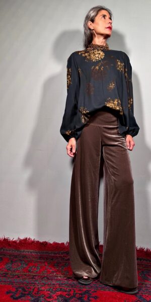 BLUSA VERDE E PANTALONI IN VELLUTO